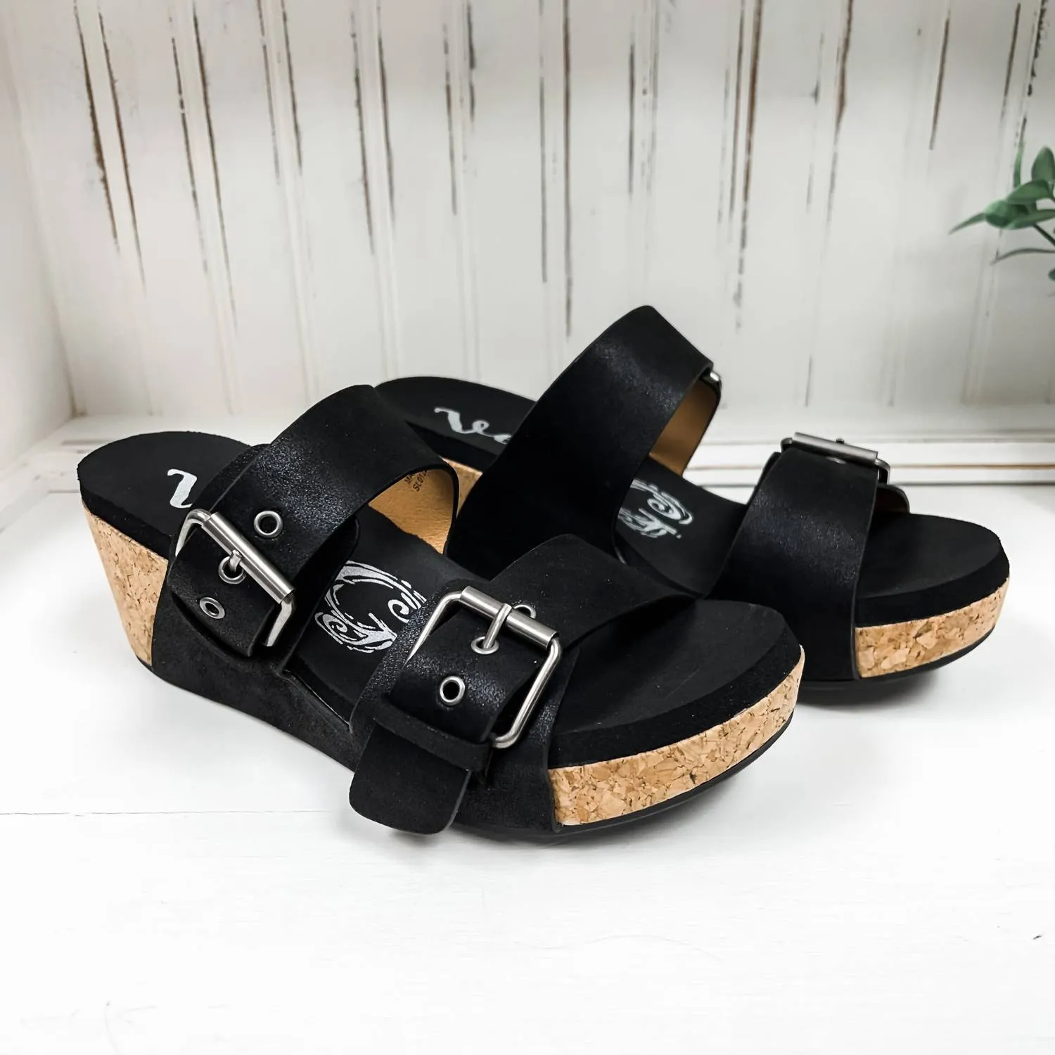 Laurie Women's Sandal In Black