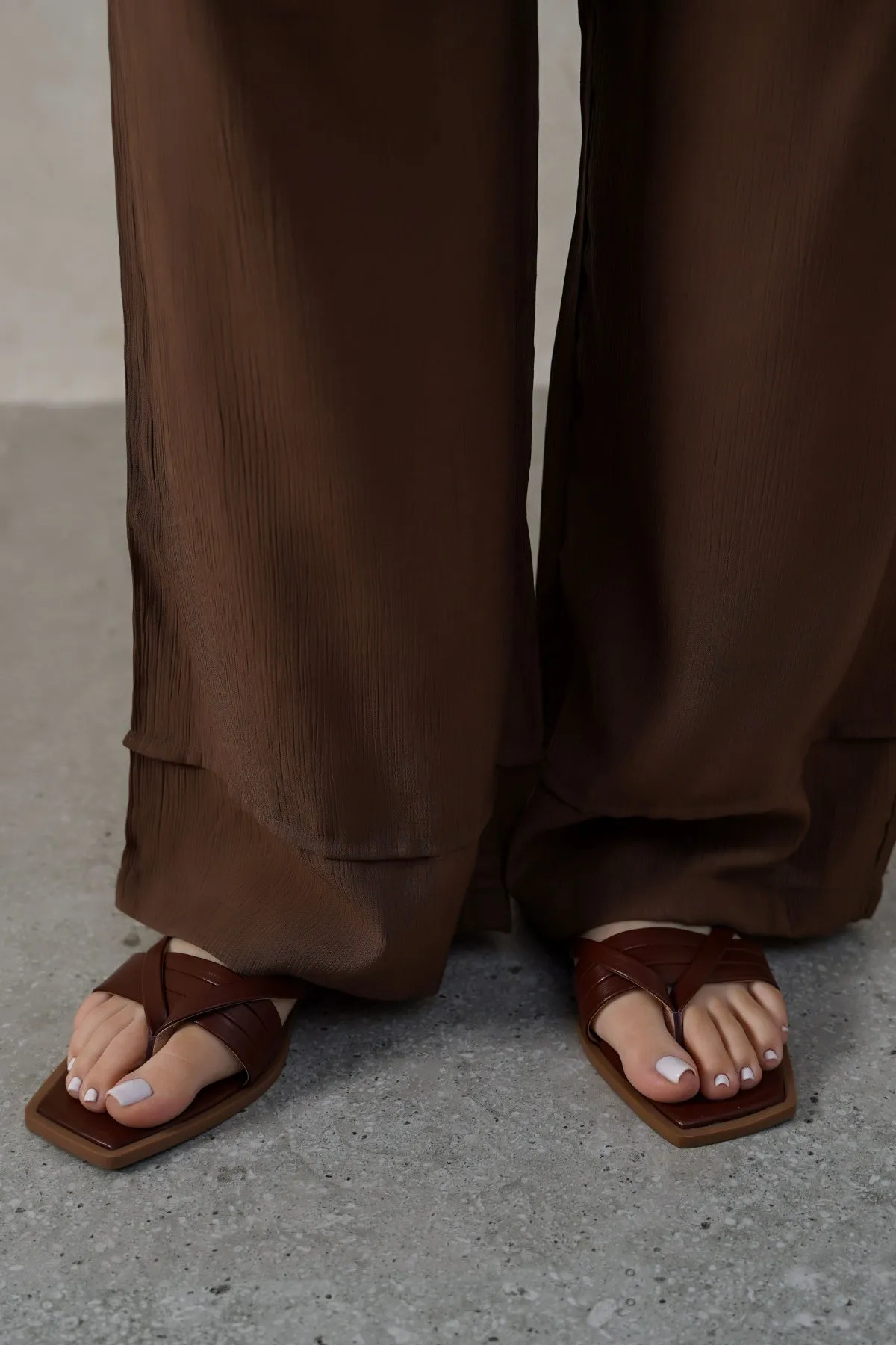 LUCCA STRAPPY SLIDES