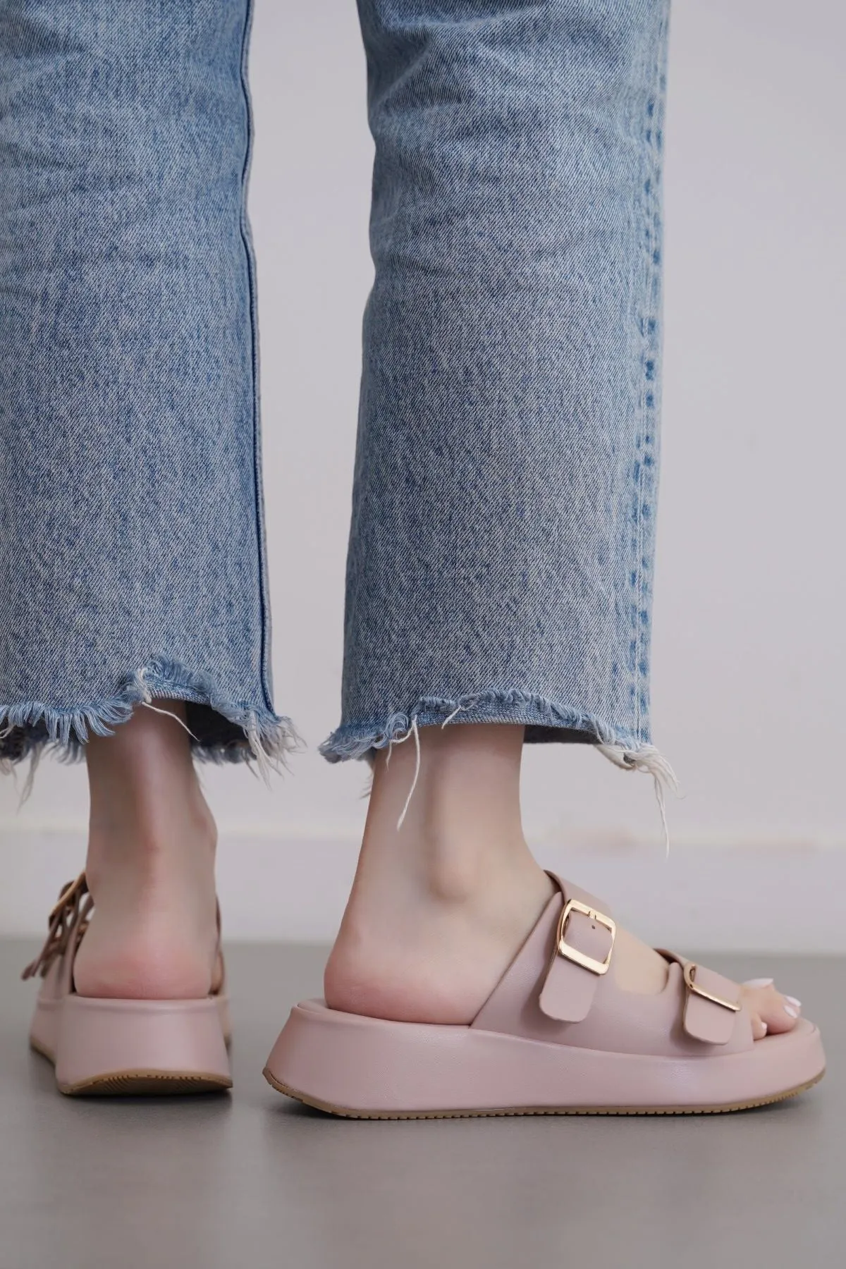 WIDTH ADJUSTABLE MAMA SLIDES