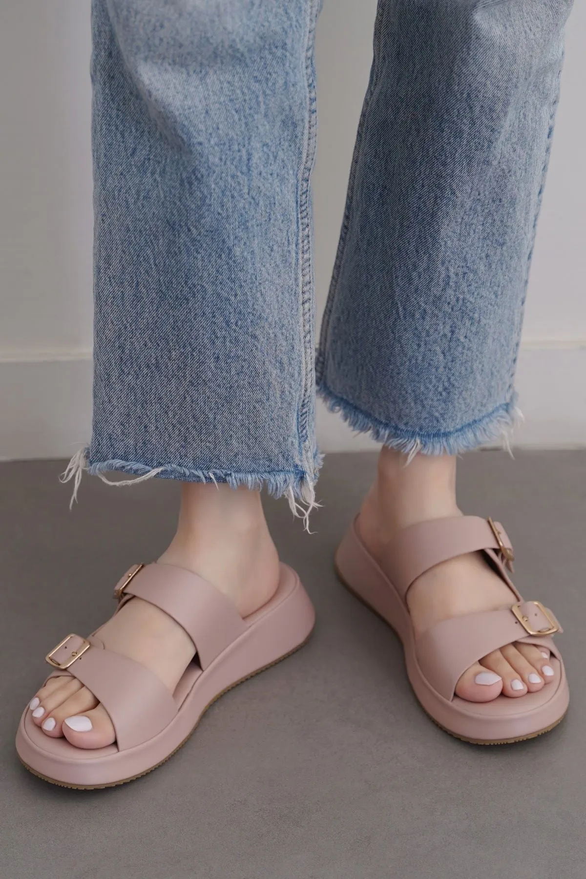 WIDTH ADJUSTABLE MAMA SLIDES