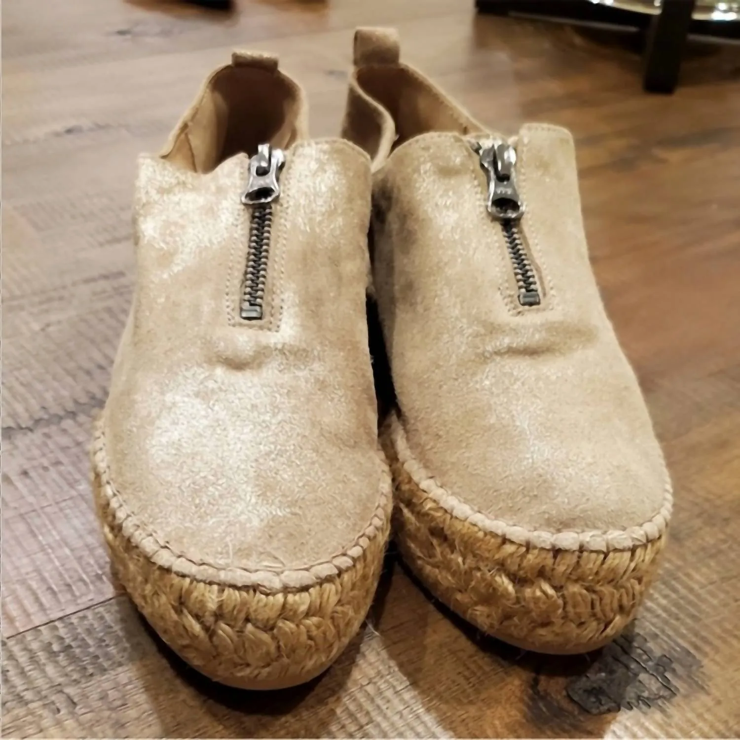 Women Serena Shoe In Gold