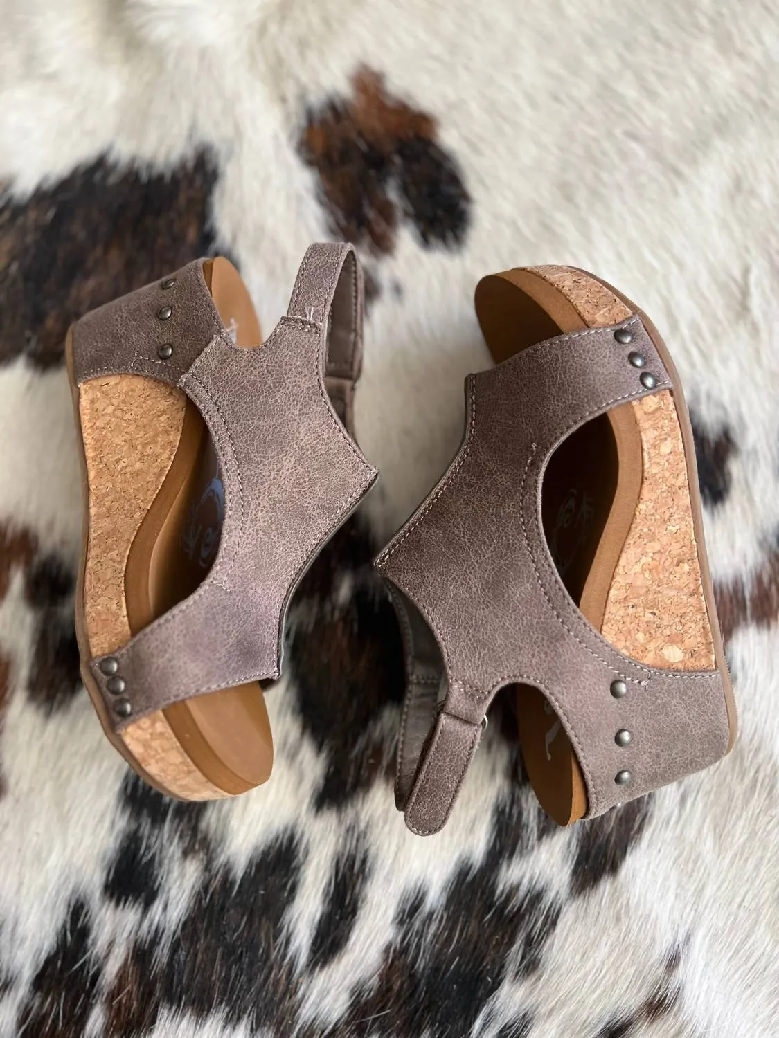 Women's Afternoon In Florence Wedges In Brown