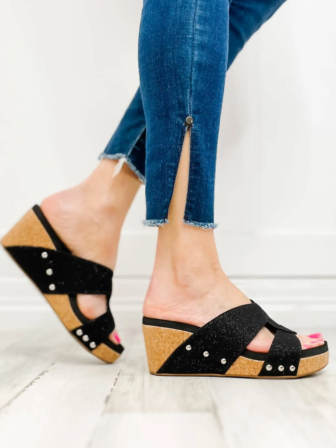 Women's Bonny Wedge Sandal In Black Metallic