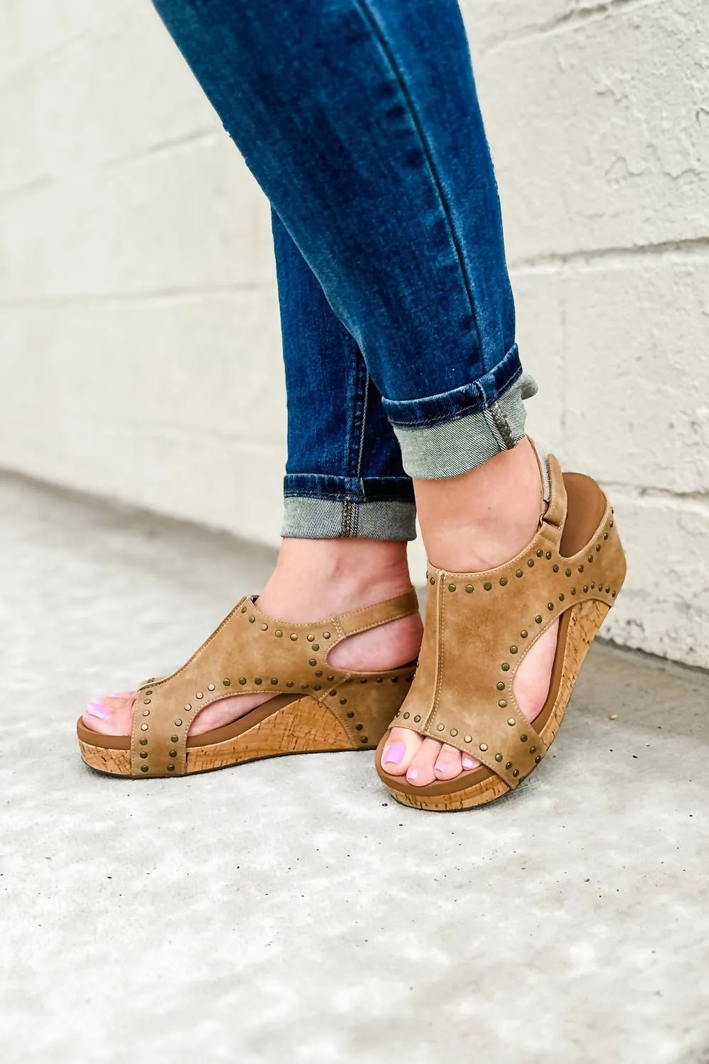 Women's Carley Wedge Sandal In Taupe Oil Stud