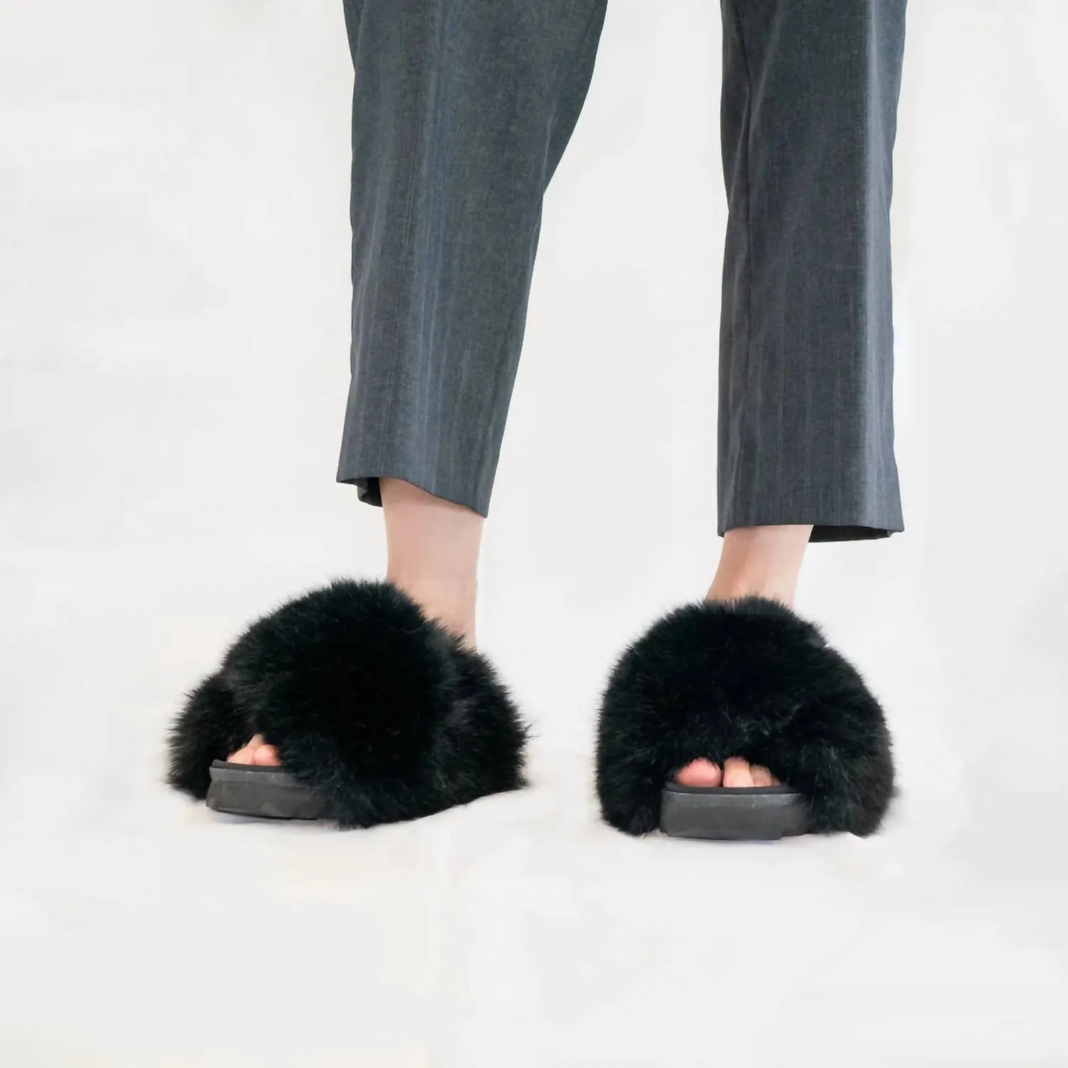Women's Cloud Slippers In Black