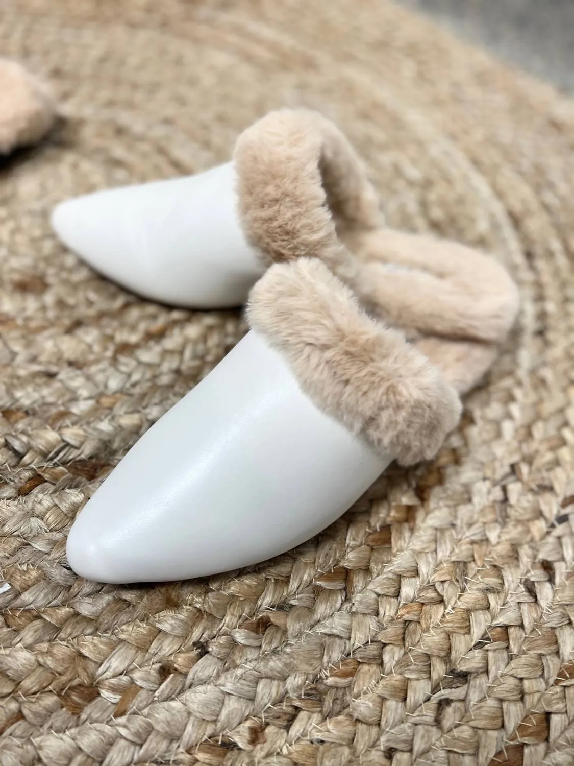 Women's Dress Furry Flats In Off White