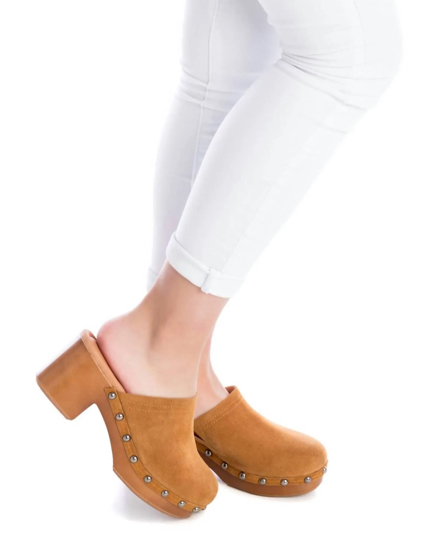 Women's Leather Clogs In Camel