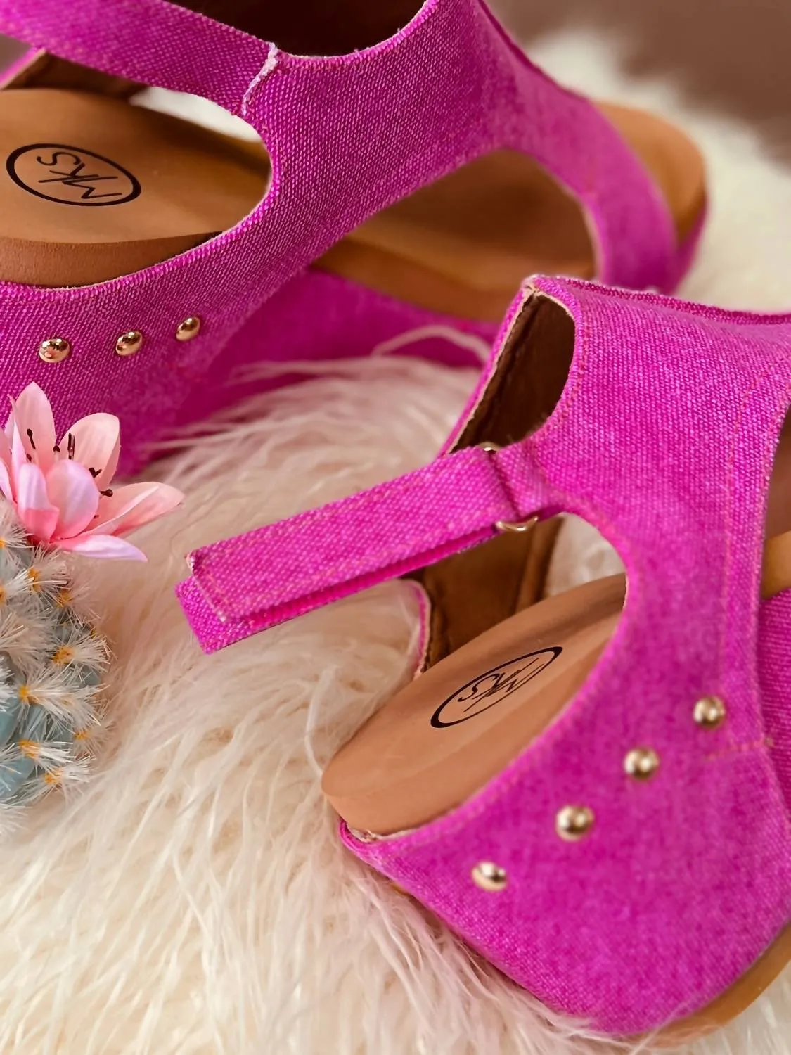 Women's Melissa Wedges In Fuchsia