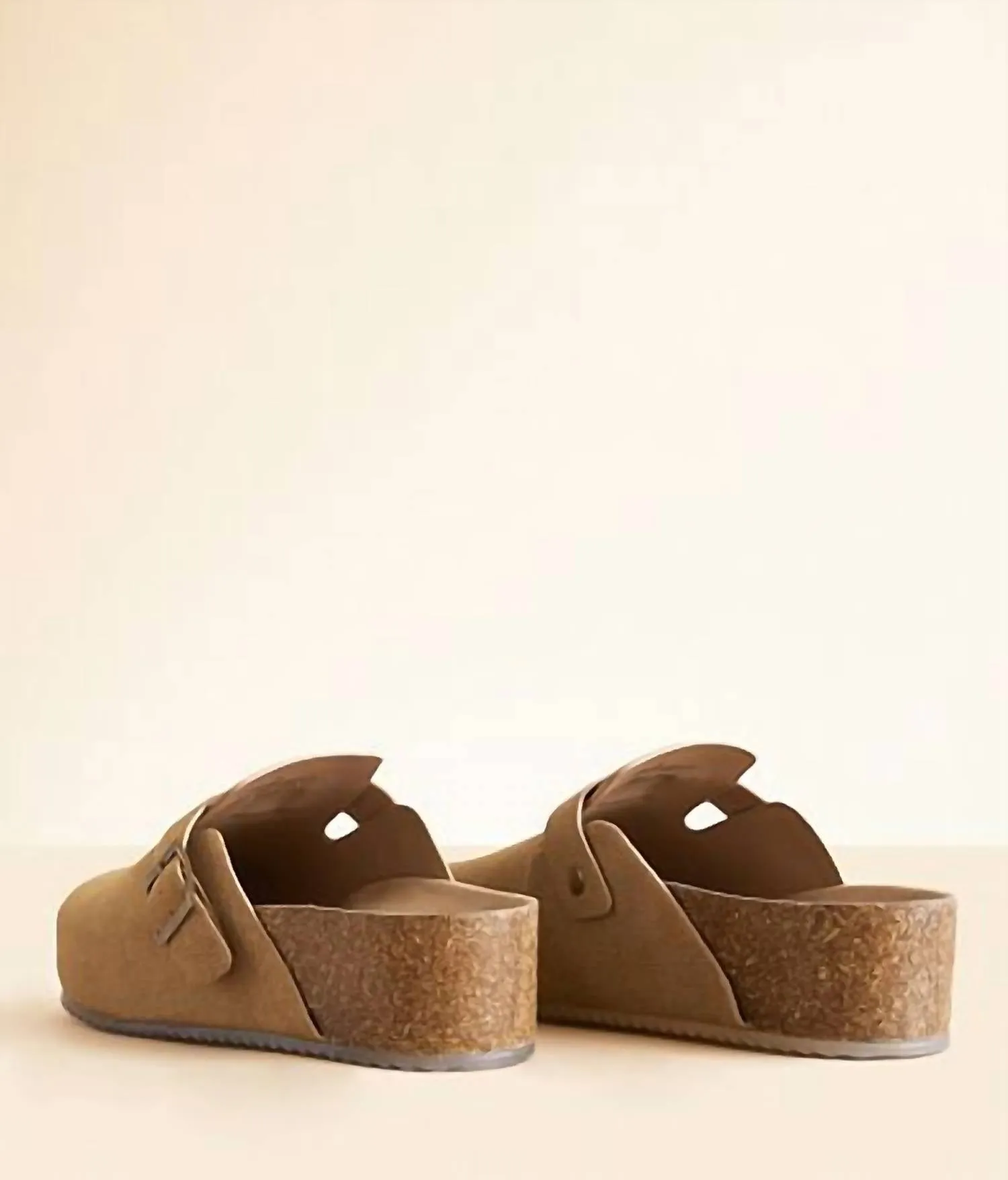 Women's Mia Qwest Platform Clogs In Taupe