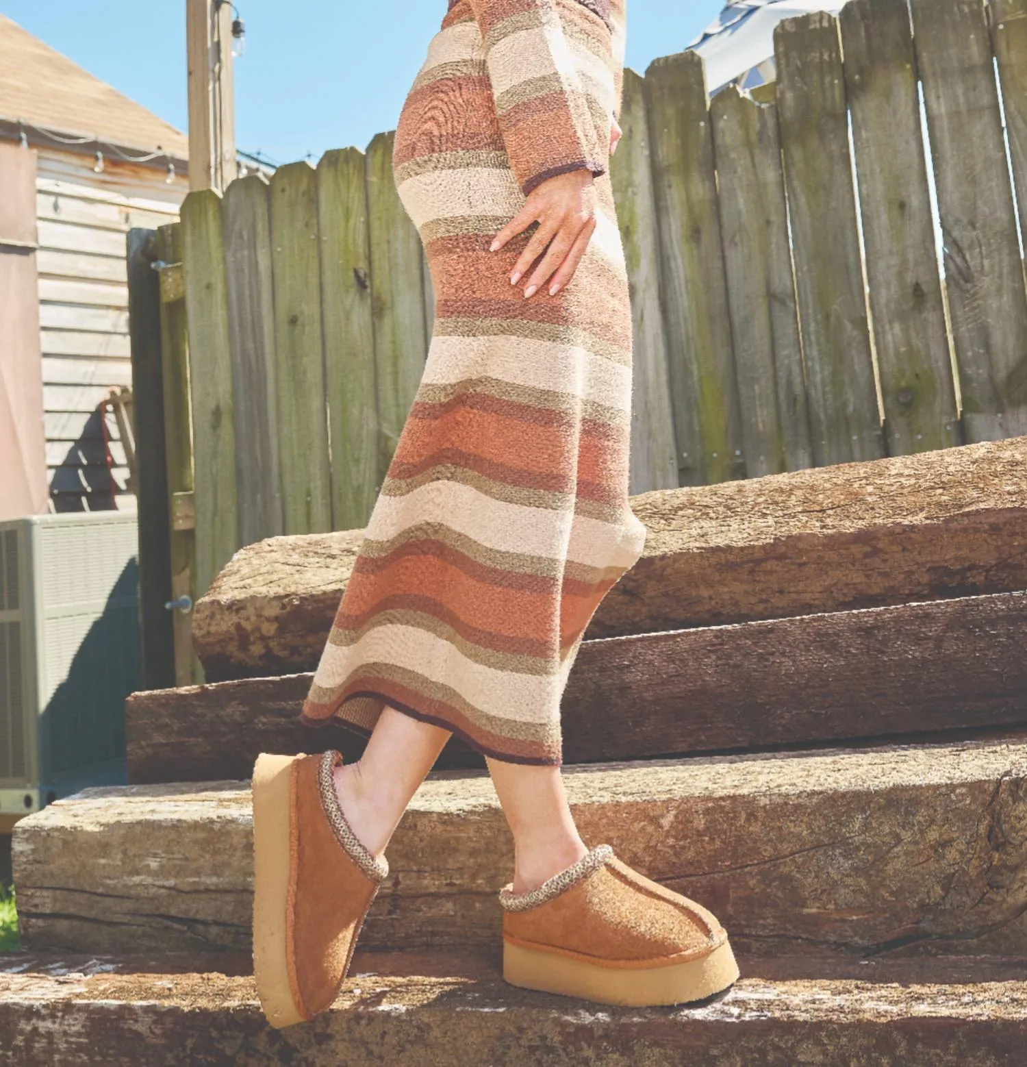 Women's Pillow Talk Platform Mule Slipper In Brown Suede