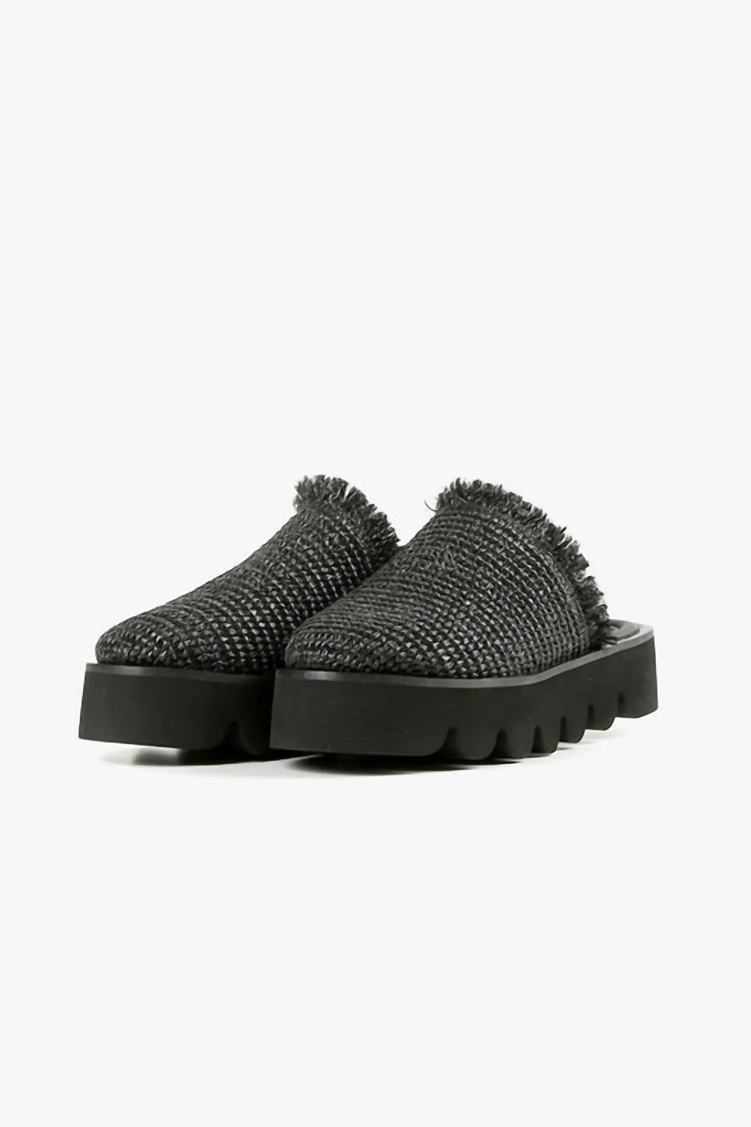 Women's Raffia Round Lugg Mule In Black
