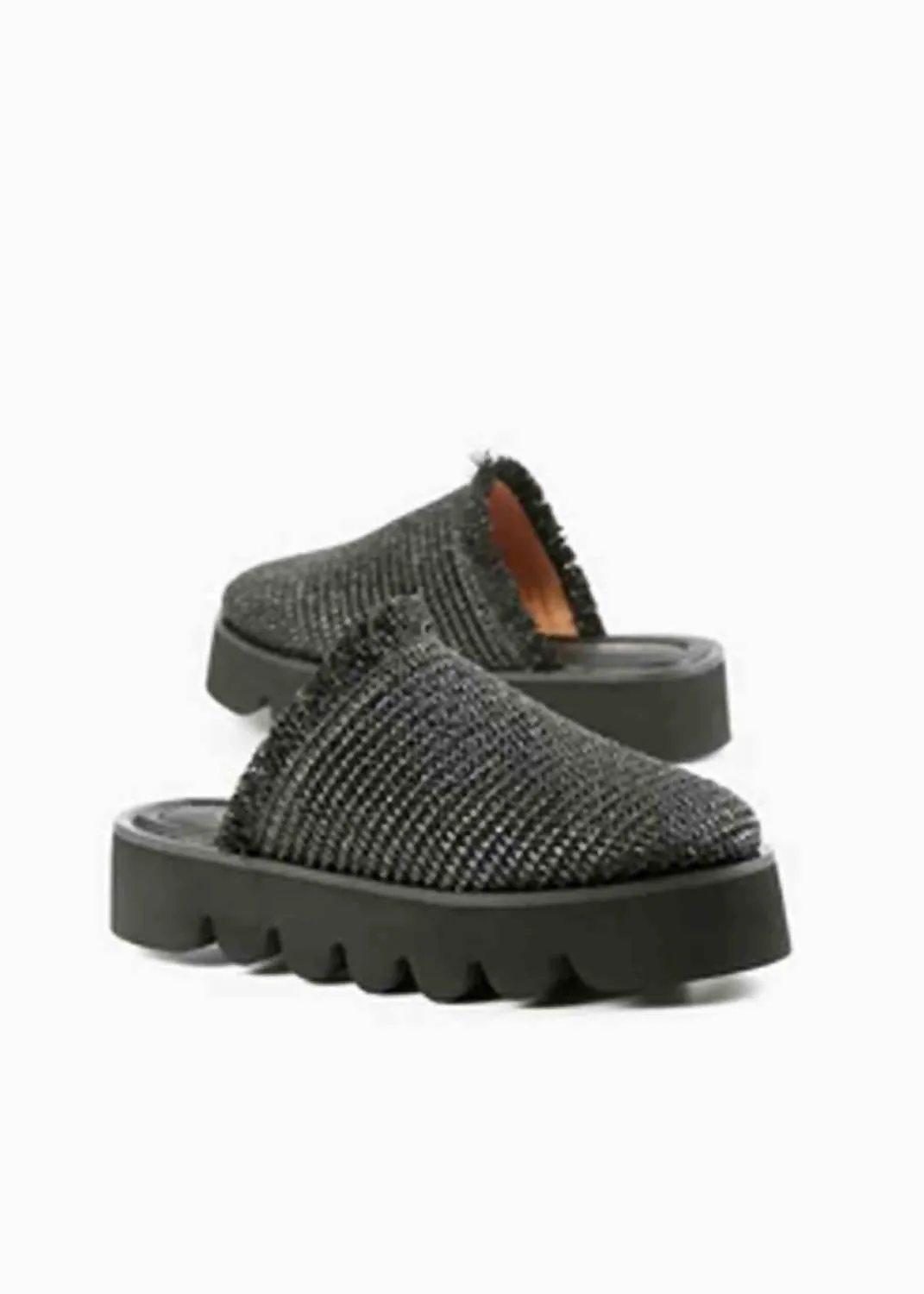Women's Raffia Round Lugg Mule In Black
