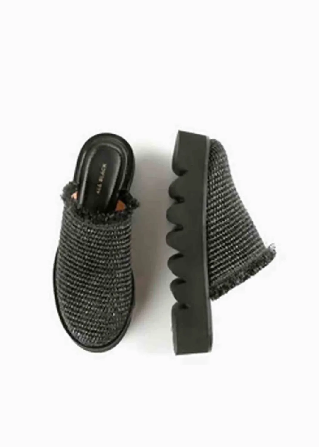 Women's Raffia Round Lugg Mule In Black