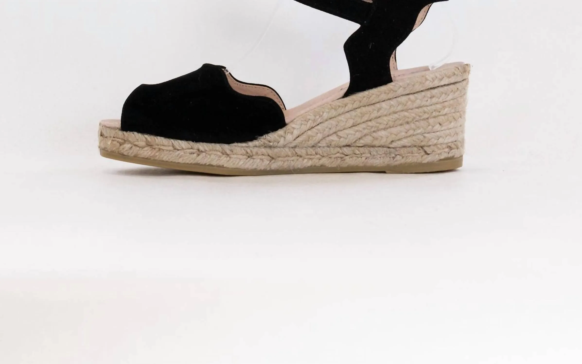 Women's Roundy Sandal In Black