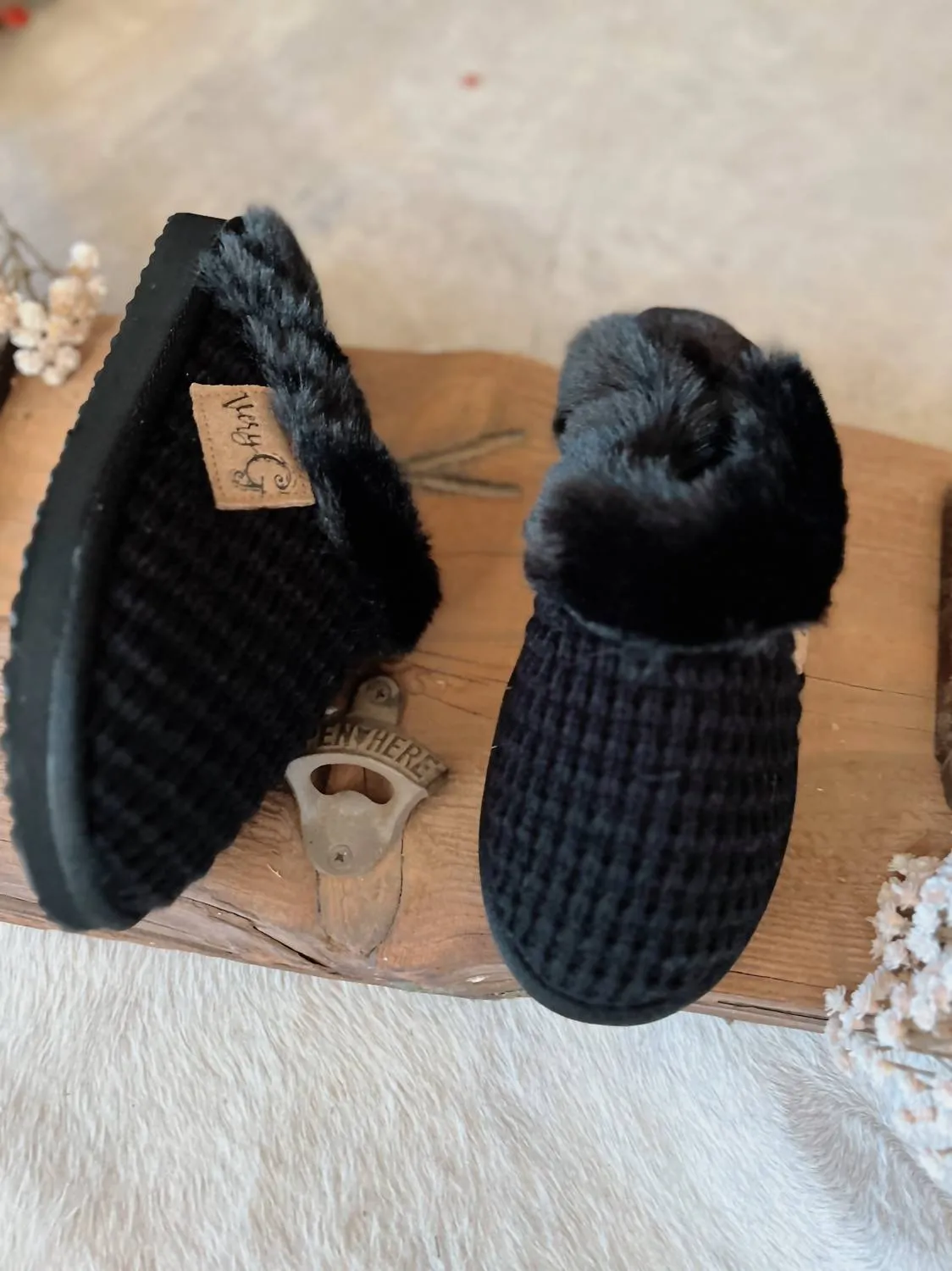 Women's Sweater Knit Fuzzy Slippers In Black