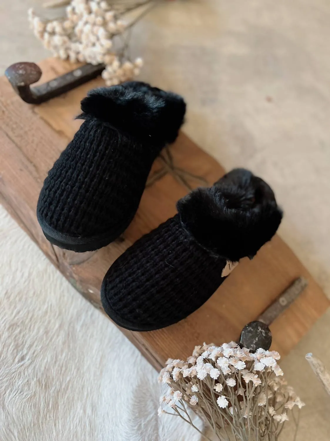 Women's Sweater Knit Fuzzy Slippers In Black