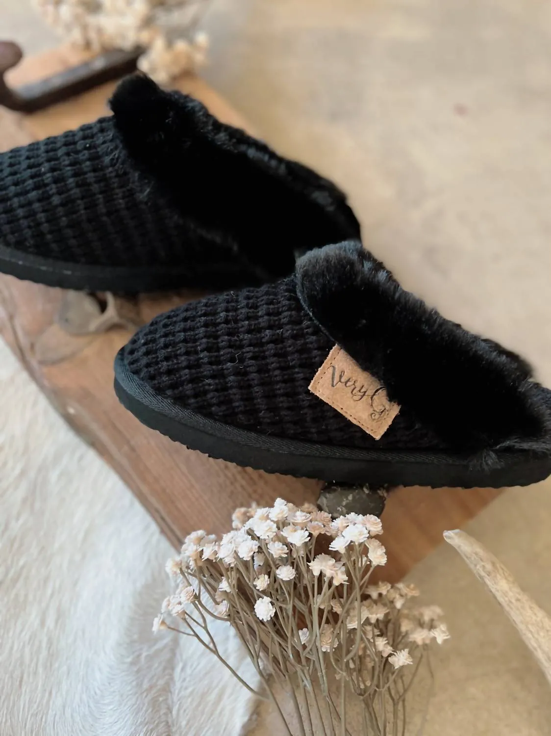 Women's Sweater Knit Fuzzy Slippers In Black