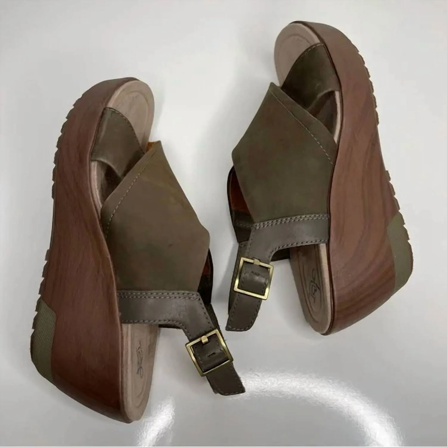 Yvonne Platform Wedge Sandals In Mint